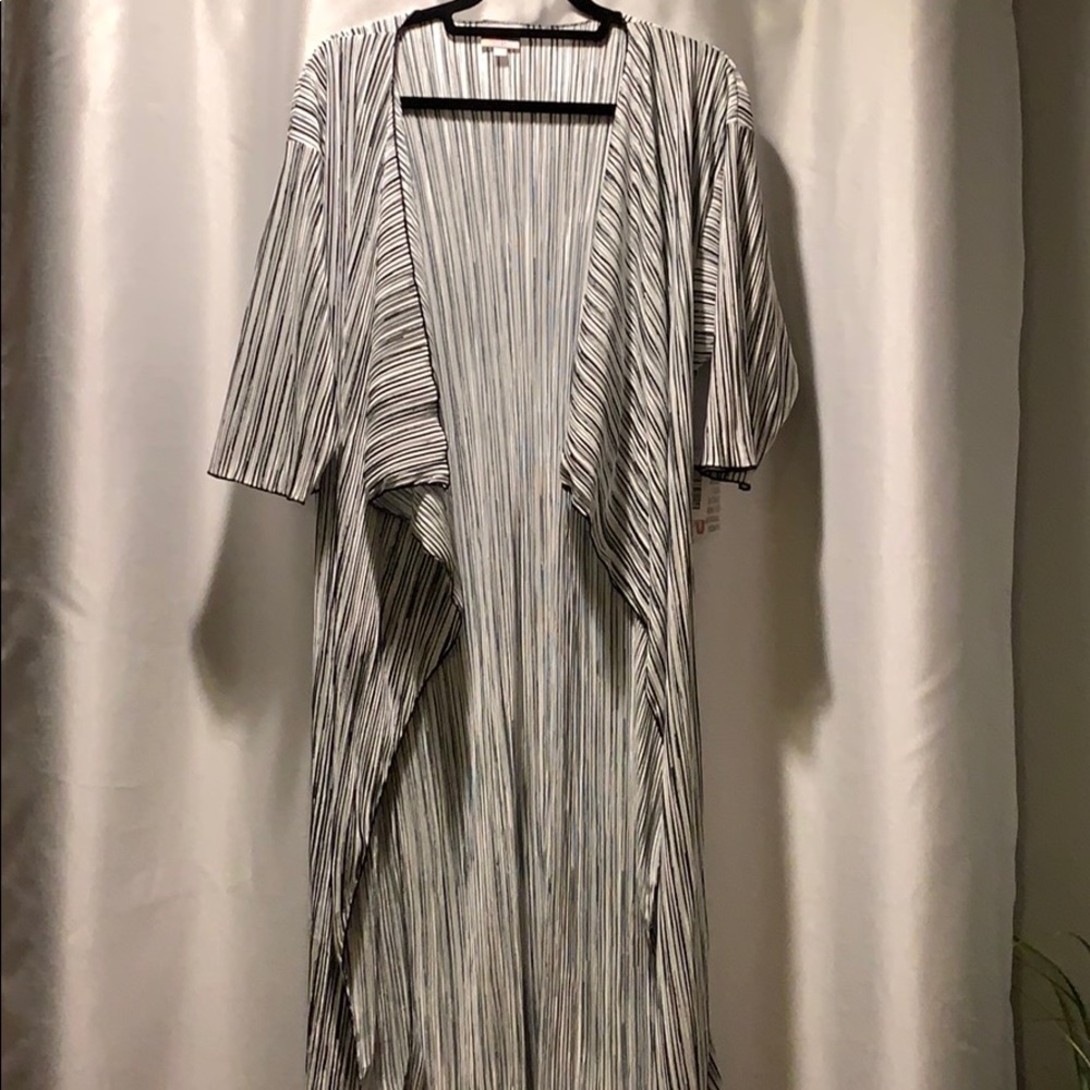 Lularoe Small Shirley Kimono